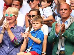 Cen/@jelenadjokovicndf) jelena also drew crowns on herself, tara and pierre. Wimbledon 2018 Novak Djokovic V Kevin Anderson Son Steals The Show Fox Sports