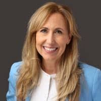 Lisa Karpinski's Instagram, Twitter & Facebook