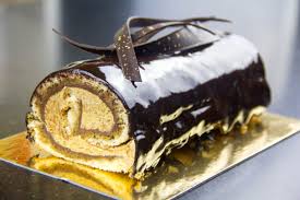 Le gâteau au chocolat remporte toujours un franc succès. La Buche Facon Opera Epreuve De Cyril Lignac Finale Le Meilleur Patissier Les Gourmantissimes