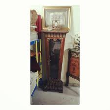For Sale Cabinet Glass Made From Egypt Price 46 Bd للبيع خزانة حائط زجاج صناعة مصرية بحالة ممتازة السعر 46 Bd Tel 33770050 Home Decor Decor Painting