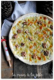 Pizza Blanche Aux Ravioles Et Aux Noix Parsemee D Origan Pizza Recettes De Cuisine Cuisine Et Boissons