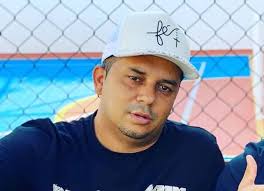 Veja as letras de mc roba cena e ouça poxa vida, parado na esquina, vai tomar dormindo, é só catucadão, vai me dar a periquita e muito mais músicas! Natural De Aracatuba Patrick E Empresario E Digital Influencer E Tornou Se Um Icone No Segmento Do Funk Surgiu