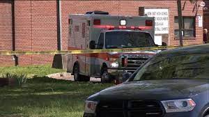 1 dead, officer injured in knoxville shooting. Uexqu Nqh0h3tm