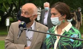 We willen die inwoners het leven niet moeilijk maken, want we weten dat ze dagelijks de grens overgaan voor bijvoorbeeld een doktersbezoek, zegt annelies verlinden bij vrt nws. Annelies Verlinden T Scheldt