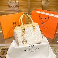 Vip Catalogo Wholesale Ladies Purses And Handbags 2023 New Bags Women  Designer Handbags Famous Brandspopular, Wholesale Designer Handbags,  Designer Bags, Handbags - Buy China Wholesale Designer Handbags Famous  Brands $6.8 | Globalsources.com