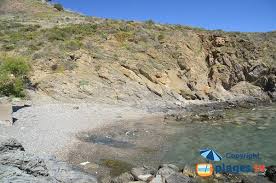 Plage De Galets Dans L Anse De Sainte Catherine Port Vendres Sainte Catherine Ste Catherine Galets Plage