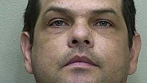 Detectives: Man exposed himself to mom, 2 young girls