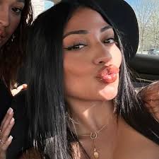 Ebony Ayala (@ebbsbxha)