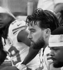 I thought Ms. Taylor handled the SuperBowl jumbotron nonsense with class,  grace and humor. She's far above her critics. As a wise person once  said…shake it off. 💕☮️