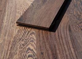 Les 4 étagères de ce meuble bibliothèque forment des cases irrégulières donnant une touche. P R E M I U M Notre Parquet En Wenge Massif Prestige 10 X 70 Mm Brut