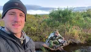 Video: Gun Hunter Kills Giant Alaska/Yukon Bull…