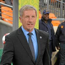 Stuart baxter, född 16 augusti 1953 i wolverhampton, west midlands, är en skotsk fotbollstränare.han inledde sin karriär som spelare 1968 i preston north end fc och kom till sverige för att spela för helsingborgs if. Stuart Baxter Brushes Off All The Negativity
