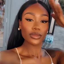 Laura Obregón (@lauraobregonH)