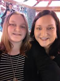 Enjoy These Fun Mother-Daughter Look Alikes In Michigan