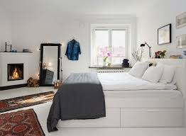 Il letto matrimoniale ideale per la camera in stile nordico prevede linee semplici, ben definite, con una struttura elementare e senza troppi fronzoli. Come Arredare La Camera Da Letto In Stile Scandinavo Per Un Atmosfera Nordica E Calda Design Mag