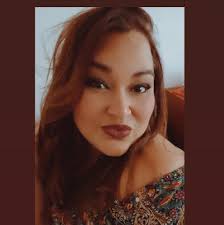 Nunca deja rastros pero deja huella. No te humilla pero te provoca. Nunca  es evidente, es sutil. El daño es desestabilizarte hasta que reacciones y  ahí puede mostrarse como un cordero víctima