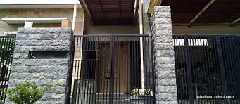 Pagar tembok minimalis dengan batu alam ini tentu lebih menarik dan berbeda dari pagar tembok biasanya. Contoh Pagar Minimalis Batu Alam Model Rumah 2019
