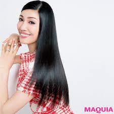 白髪はほとんどなし アン ミカ流 美髪キープの習慣 お手入れ法を大公開 マキアオンライン maquia online 美髪 ヘア アイディア ヘアスタイリング