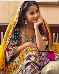 Bright Colors And Simple Make Up Pakistani Outfits Desi Fashion Asian Fashion