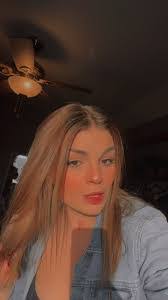 Amber Oakley's Instagram, Twitter & Facebook