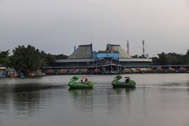 Disini anda bisa melihat berbagai macam karya seni modern dan kontemporer yang dibuat oleh para seniman dunia. Tempat Wisata Di Jakarta Tutup Tmii Tetap Beroperasi