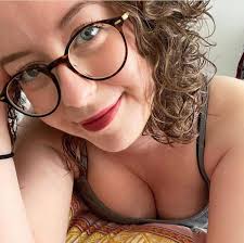 Single People.. What's On the other half of yo bed 🛌😂