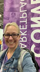 Can someone shampoo and blow dry natural hair before 11am?