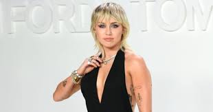 Miley cyrus flirtatiously bites yungblud's finger on apparent boozy night out · celebrity; 0 Lkgfz3rpekym