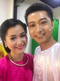 Hứa minh đạt là đàn anh của lâm vỹ dạ, khi anh ra trường thì dạ mới bắt đầu nhập học. Cuá»™c Sá»'ng Cá»§a Gia Ä'inh Lam Vá»¹ Dáº¡ Há»©a Minh Ä'áº¡t Sau 9 NÄƒm Káº¿t Hon