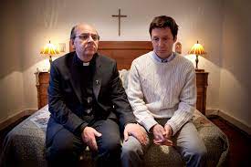 Fernando karadima walked into court wearing a roman collar and left holding rosary beads, flanked by police officers after being questioned for more than two hours. El Bosque De Karadima 2015 Imdb