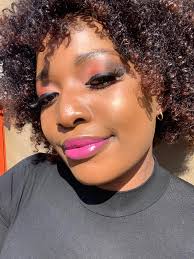 Hi does anyone have suggestions for places in or near Gangnam to teach you  how to do your makeup?