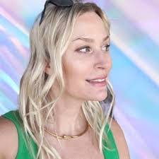 Eloise Perkins's Instagram, Twitter & Facebook