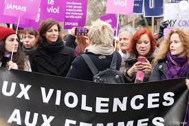 Les femmes gagnent toujours 20% de moins que les hommes. Anna Mouglalis Muriel Robin Lors De La Manifestation Organisee Contre Les Violences Faites Aux Femmes Dans Le Quartier De L Opera A Paris Le 24 Novembre 2018 Purepeople