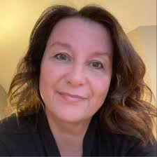 Is there a mobile nail tech in the Albert Bridge area for a mini-pedi?