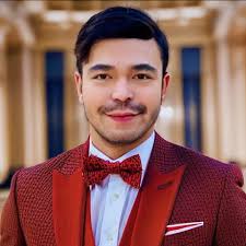 John Saavedra updated his profile picture.