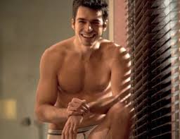 Eccoa voi due nuovi contenuti di cha cha cha, il nuovo film di marco risi con luca argentero, eva herzigova, claudia amendola e pippo delbono: Luca Argentero In Slip Giornale Di Sicilia