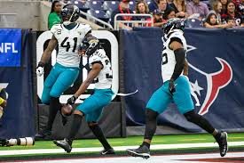 Seahawks Rookie Cornerback Tariq Woolen Continues Strong Start With Another  Interception | The Seattle Times