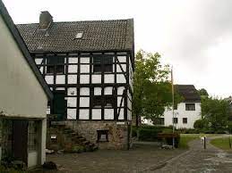Darunter fallen der krutschheider bach und die eigentliche haus zum schwan in gruiten dorf. Burg Quall Haus Am Quall In Haan Gruiten