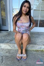 Reina Heart Exotic Babe in Bed