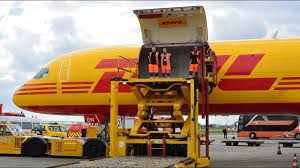 The life of a package inside the massive dhl cargo handling facility is fast moving and precise. How To Offload A B757 Cargoplane Dhl Boeing 757f D Alen Luchtvaartdag 2017 Youtube
