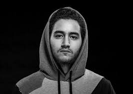 الفنان مبارك النور يا قلبي مالك و الغرام. Ø£Ø­Ù…Ø¯ Ù…Ø§Ù„Ùƒ Ù…Ø´ÙˆØ§Ø± ØµØ§Ø­Ø¨ Ø§Ù„Ù€23 Ø¹Ø§Ù… Ø§ Ù…Ù† Ø¥Ø¹Ù„Ø§Ù† Ù…ÙƒØ±ÙˆÙ†Ø© Ø¥Ù„Ù‰ Ø£ÙˆÙ„ Ø¨Ø·ÙˆÙ„Ø© Ø³ÙŠÙ†Ù…Ø§Ø¦ÙŠØ©