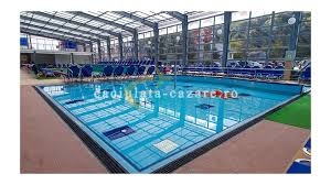 Hotelul ofera spre cazare 200 camere duble (dotate cu baie cu dus, telefon, minibar si tv cablu), 2 apartamente (baie cu dus, living, dormitor, telefon, minibar. Cozia 3bis Ro