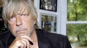 Hébergements descriptif détails localisation avis. Renaud Qui Sont Pierre Et Bloodi Ses Deux Assistants Qui Lui Ont Sauve La Vie Femme Actuelle Le Mag