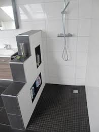 Heinrich Wohnraumveredelung Bad In Schwarz Weiss Mit Ebenerdiger Behindertengerechter Dusche Badezimmer Mit Dusche Badezimmerideen Begehbare Dusche