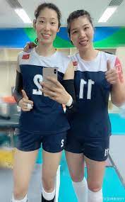 Jul 17, 2021 · 女排核心朱婷状态已经下滑？球迷给出答案，且大局已定。网友热议一针见血地指出：朱婷应该是手腕受伤，没有痊愈，不敢太发力。朱婷手腕伤，扣球降一个档次，中国女排核心刘晏含加上张常宁、龚翔宇，刘晓彤、栗瑶，郎平做决定让刘晏含当中国女排队长，不然东京 æœ±å©·ä¸º ä¸­å›½å¥³æŽ' çŒ®è§å¹•é¦–ç§€ä¸Ž å—é•¿åŸŽ èšé¦– æ‰‹æœºæ–°æµªç½'