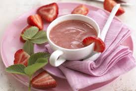 Alhamdulillah masuk ke hari 11, hari ini snack nya ade umar masih sama pisang, karena dia sedang diare, jd utk meredakan diarenya ibu kasih pisang biar agak padat dulu tinjanya, syafakallah ya ade Menu Mpasi Strawberry Peach Pear Puree 6 Bulan Keatas