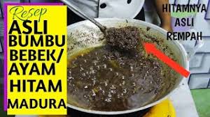 Selain bahan dasar daging, rendang menggunakan santan kelapa (karambia), dan campuran dari berbagai bumbu khas yang dihaluskan di antaranya cabai (lado), serai, lengkuas, kunyit, jahe, bawang putih, bawang merah dan aneka bumbu lainnya yang biasanya disebut sebagai pemasak. Resep Asli Bumbu Bebek Hitam Madura Sambel Bebek Nya Youtube