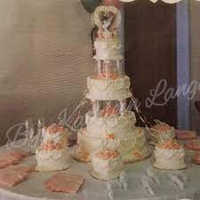 Beranda wilton 1990 wedding cake / wilton book of wedding cakes 1971 17888112 wilton 1990 wedding cake / wilton book of wedding cakes 1971 17888112 author agustus 08, 2021. 19 Wedding Cakes 1980 1990s Ideas Buttercream Designs Whipped Cream Buttercream Wedding Cakes