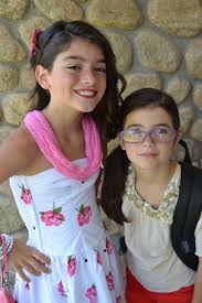 Charli Look About Crying Lmaoo In 2020 Famous Girls Perfect Sisters Young Cute Boys