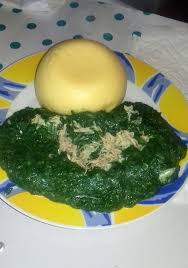 250 g frunze de urzica proaspete; Mancare De Urzici Cu Usturoi Si Mamaliga Diva In Bucatarie